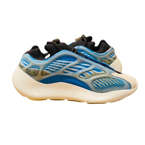 Adidas Yeezy 700 v3 Arzareth Sneakers